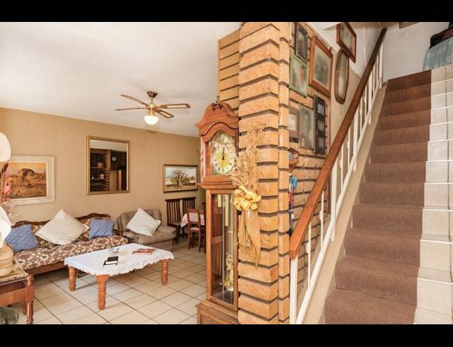 2 BEDROOM DUPLEX FOR SALE IN PRIMROSE HILL